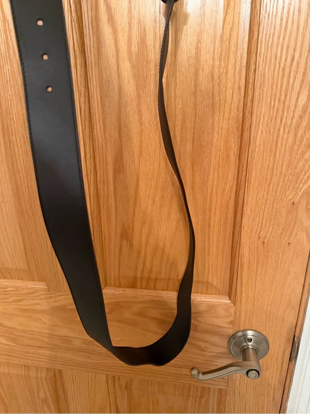 Gucci Black Leather womens Belt with Brushed Gold Interlocking Buckle